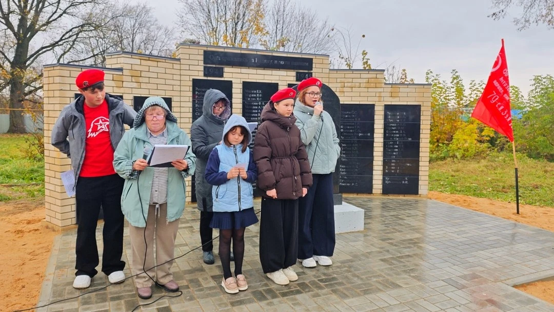 В деревне Пуял открыли обновлённый мемориал воинам-землякам 🕊️