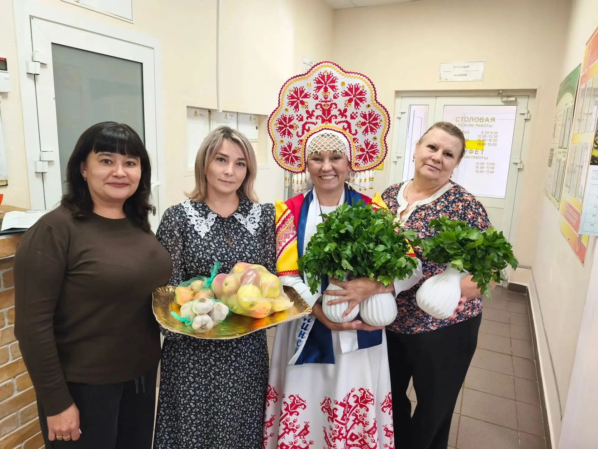 В рамках декады пожилых людей, руководитель ТОС №3 «Чернышевский» Лариса Фаритовна проя...