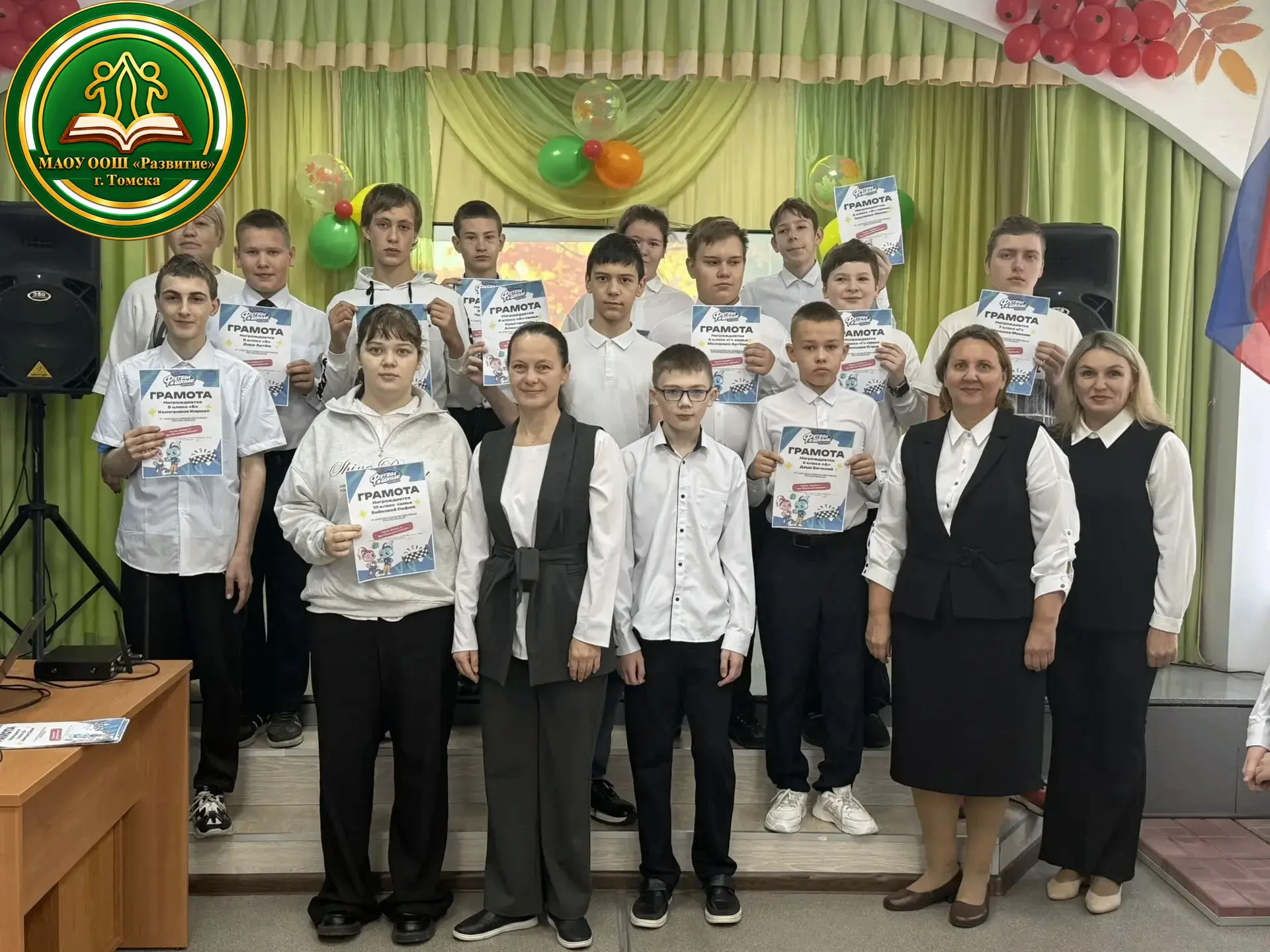 🇷🇺 Утро понедельника началось с торжественной церемонии поднятия флага и исполнения г...