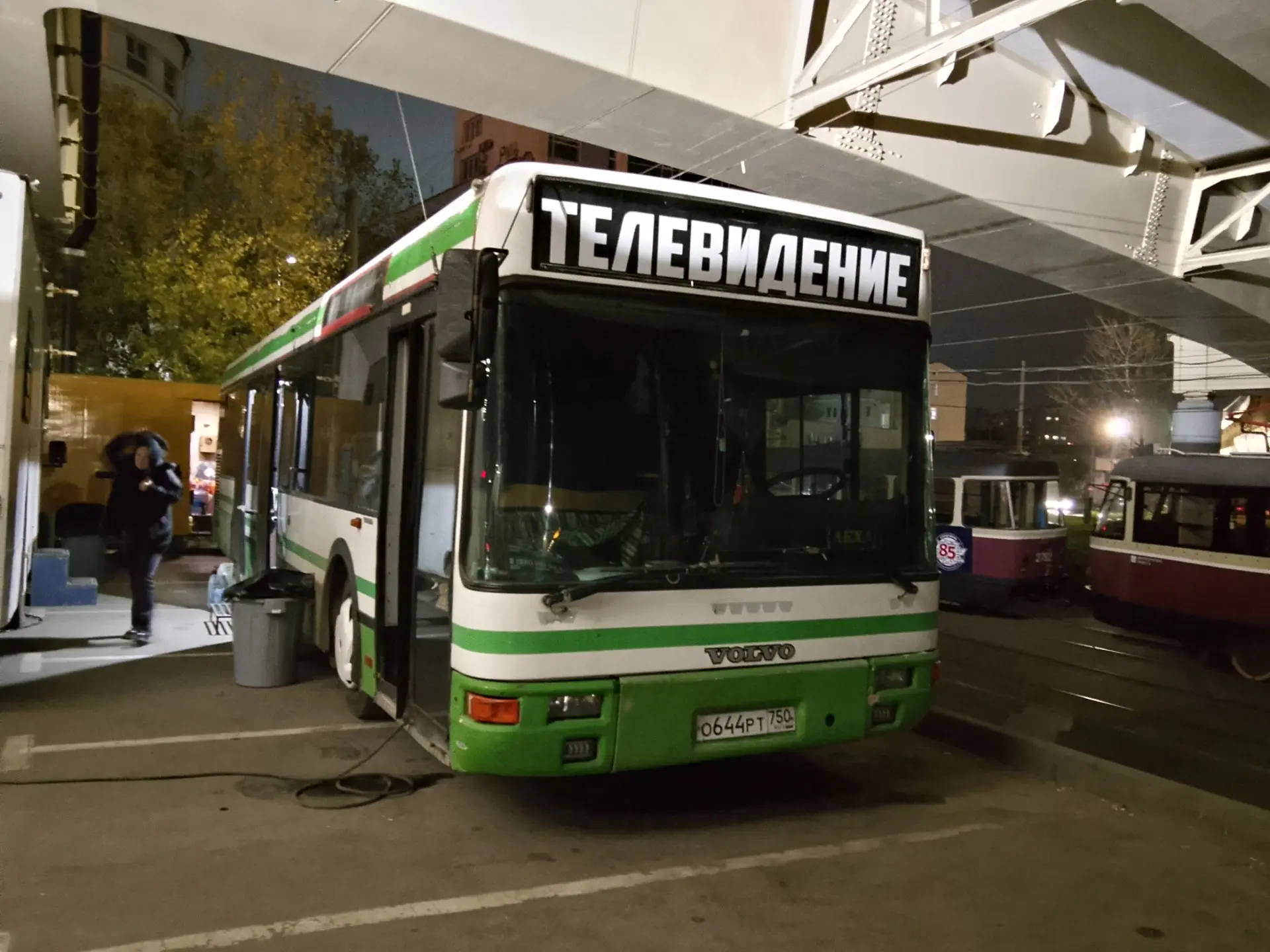 Он же под вечер приехал под метромост и подобраться стало полегче