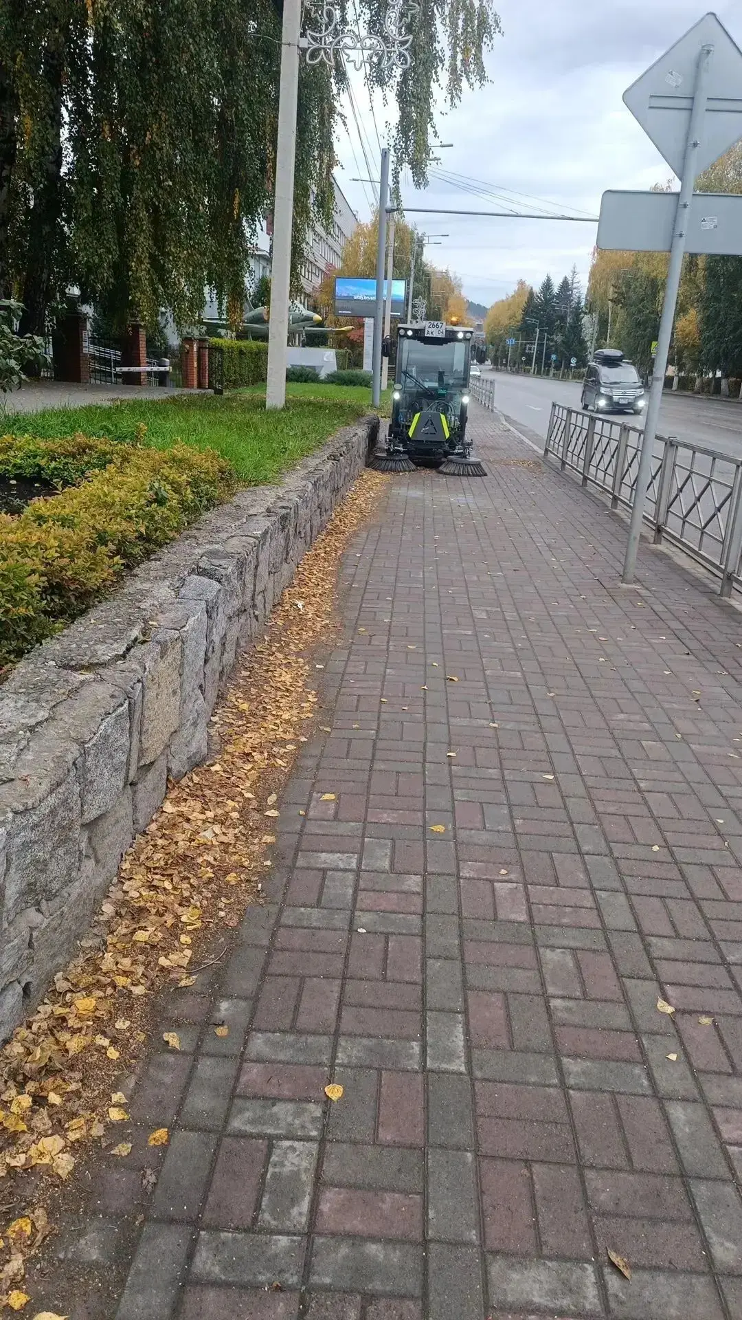 Ежедневно на улицах Горно-Алтайска работает новый пылесос.