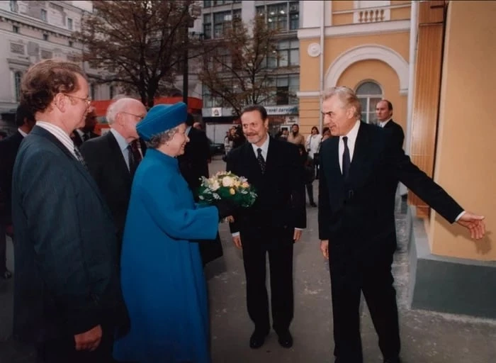 Актёр Юрий Соломин с Королевой Великобритании Елизаветой II.