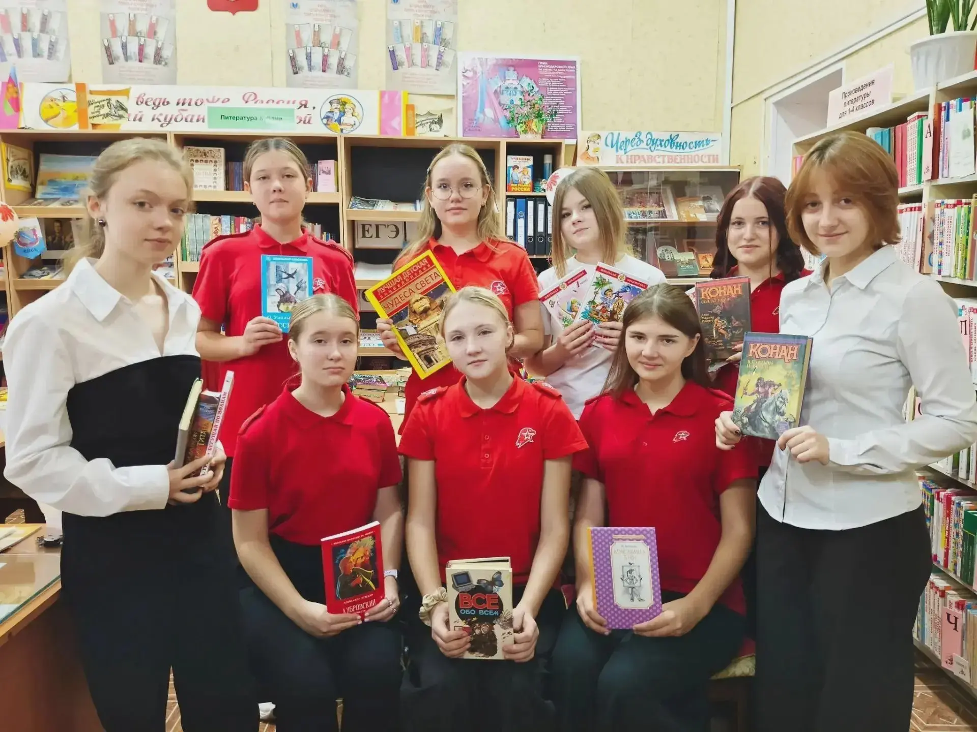 В школе №3 Ейска собрали книги для библиотеки