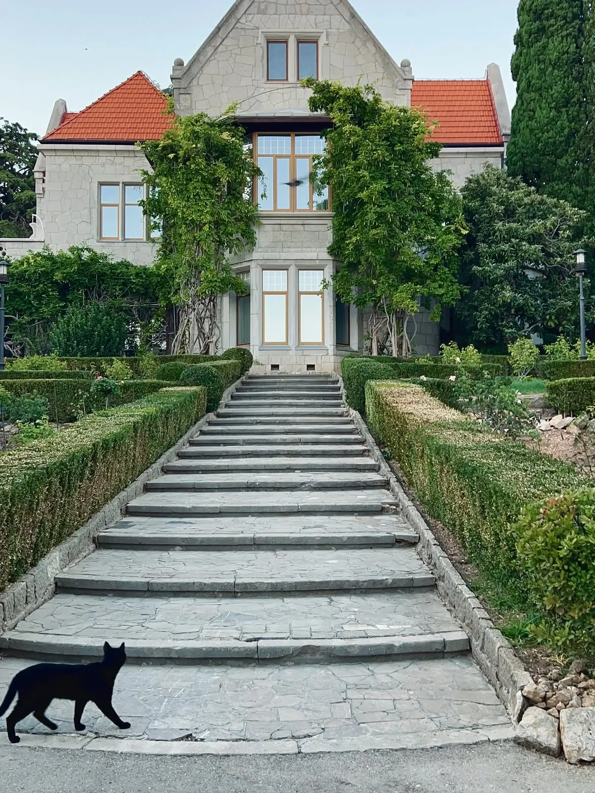 Дворец Харакс: шотландское очарование на крымской земле