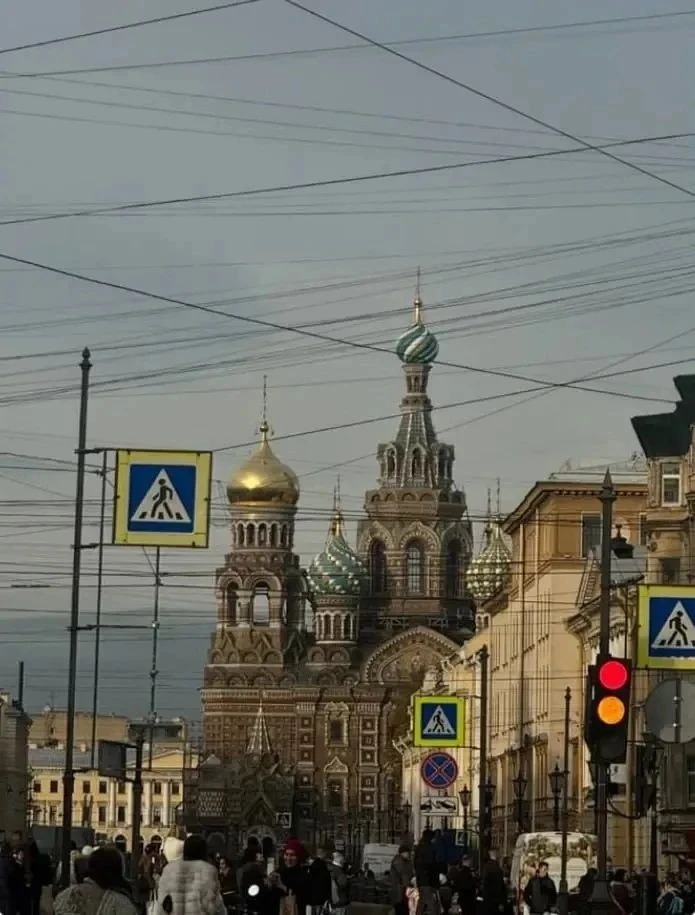 😨 Спас на Крови в Петербурге остался без строительных лесов, и это пугает местных
