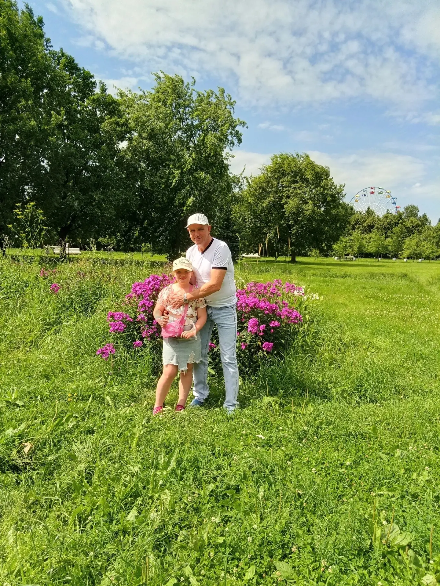 С папой хоть куда! Грибы, рыбалка, озеро, аттракционы, кафе. 😄 Главное, чтобы папа чащ...