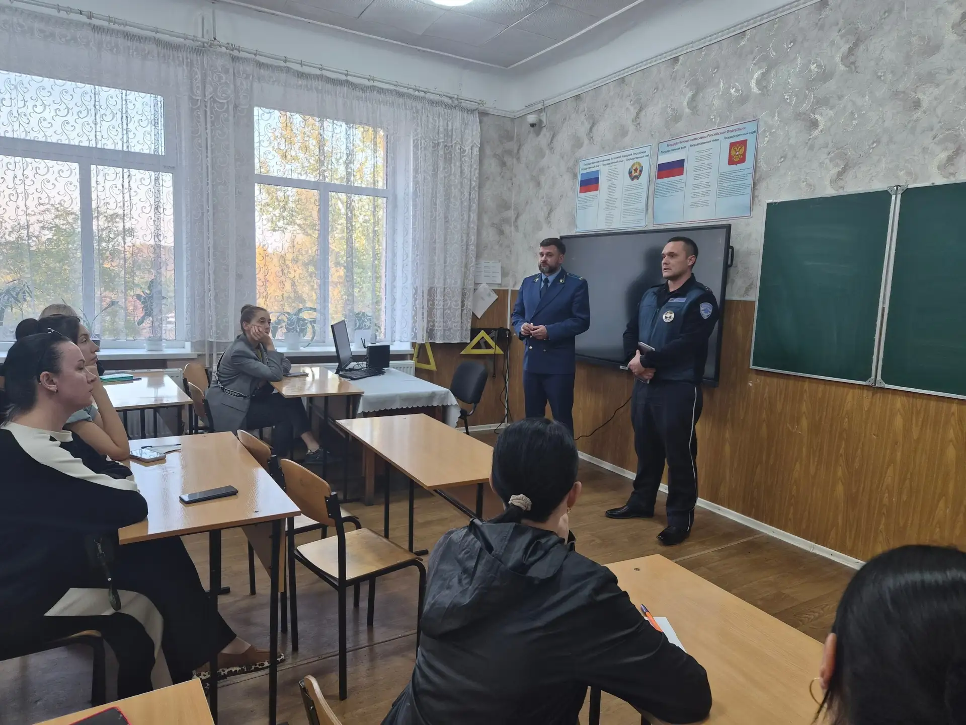 ✅ В Лутугинской средней школе № 1 состоялась встреча родительской общественности с пред...