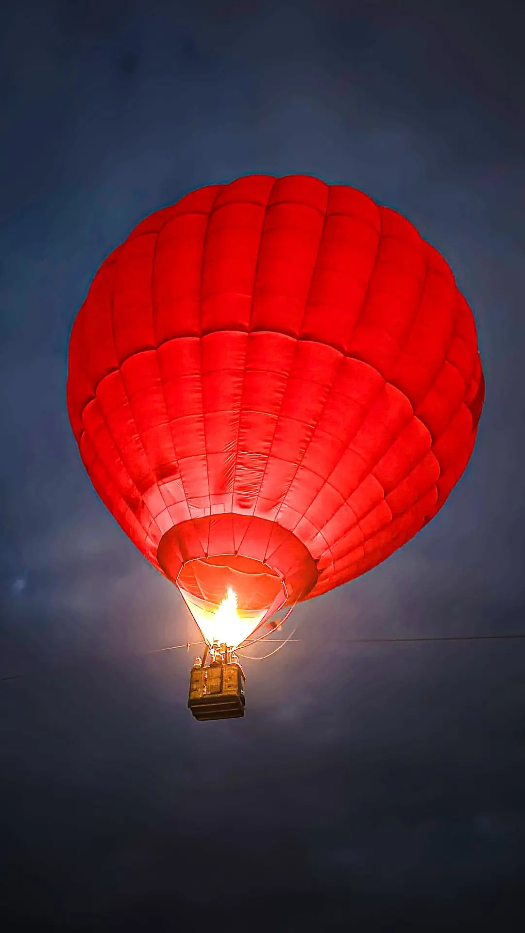 🎈🔥ПРИРОДА, ТИШИНА И ОГНЕННАЯ ГОРЕЛКА. Зрелищный кадр ночного аэростата над полями.
