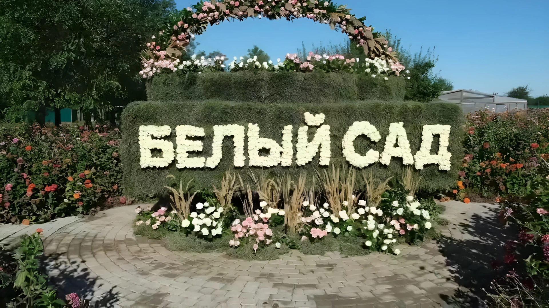 Под куполами и звездным небом. Первый историко-культурный фестиваль «Белый сад», прошед...