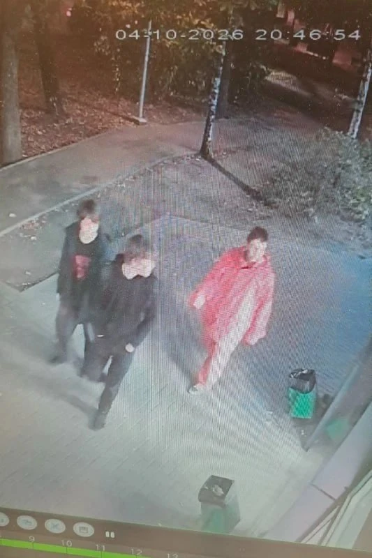 🚨 В Солнцево трое молодых людей обокрали аптеку