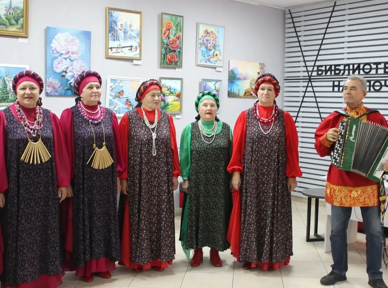 Дорогие друзья, в Дмитровской центральной библиотеке открылась групповая выставка «Иску...