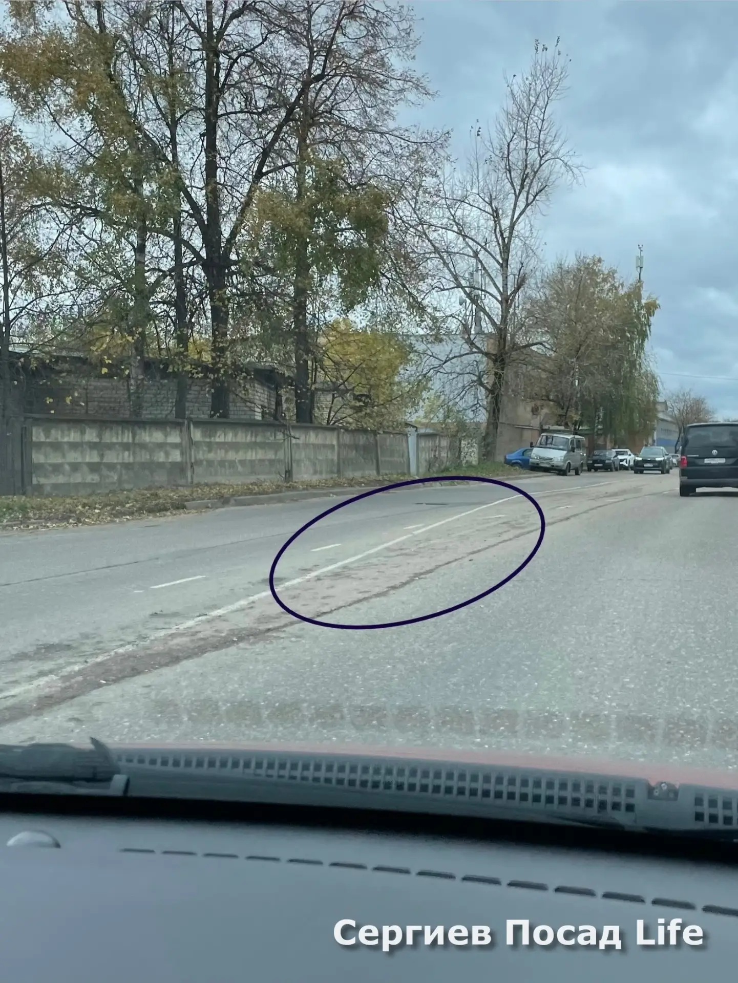 На Скобяном шоссе обновили дорожную разметку.