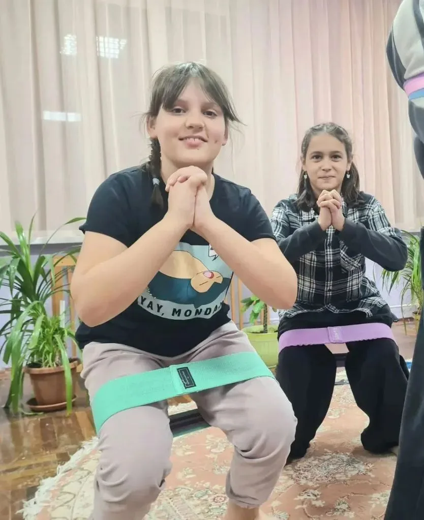 Девочки группы  "Славяночка" и "Веста" провели совместную тренировку "Здоровая спина".