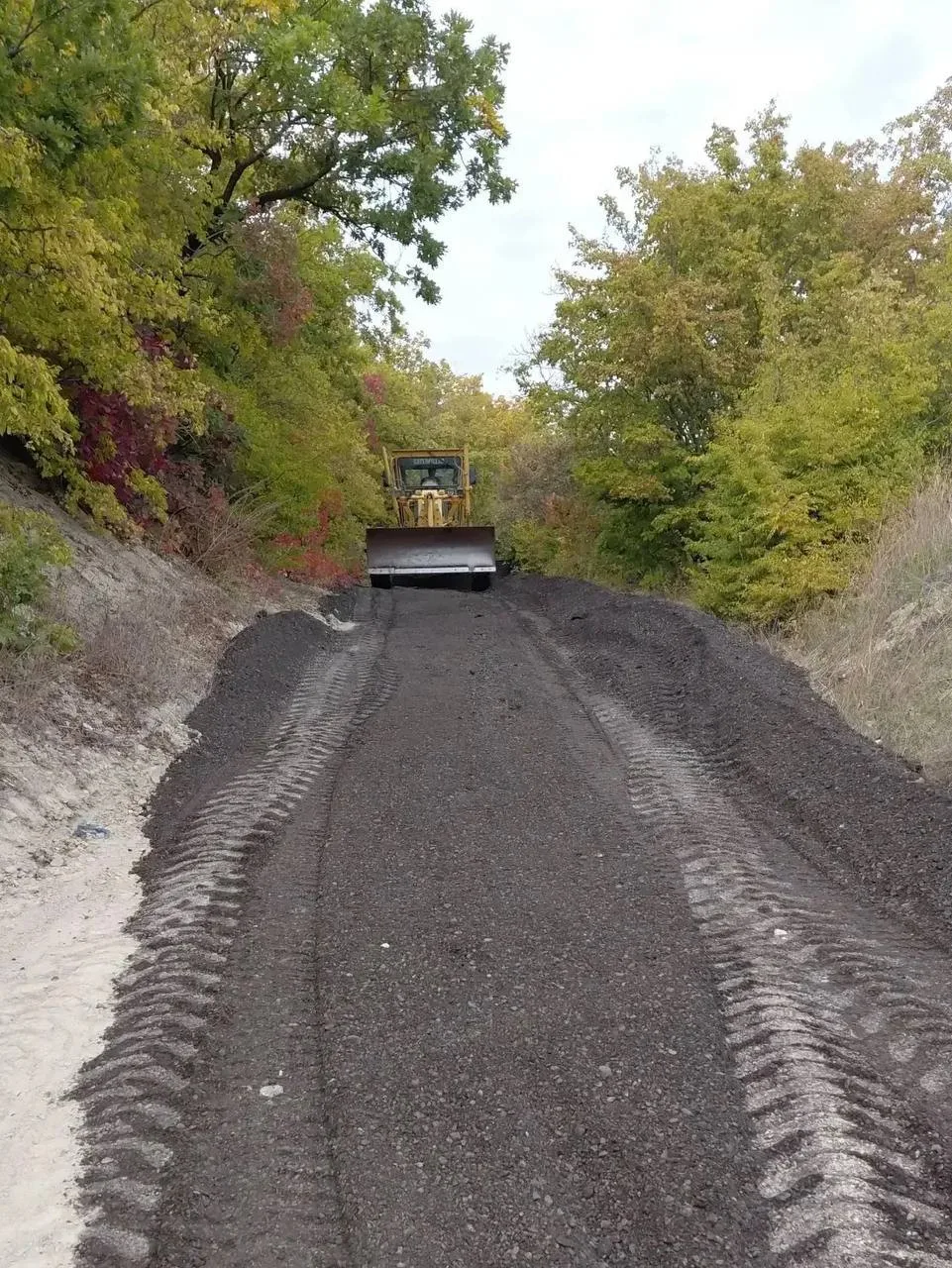 🚜 В Анапе продолжается ремонт дорог сразу в нескольких населённых пунктах