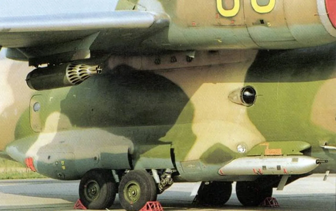 Ан-72П со своим арсеналом. Блок УБ-32 под НАРы С-5 и пушечный контейнер ГШ-23Л