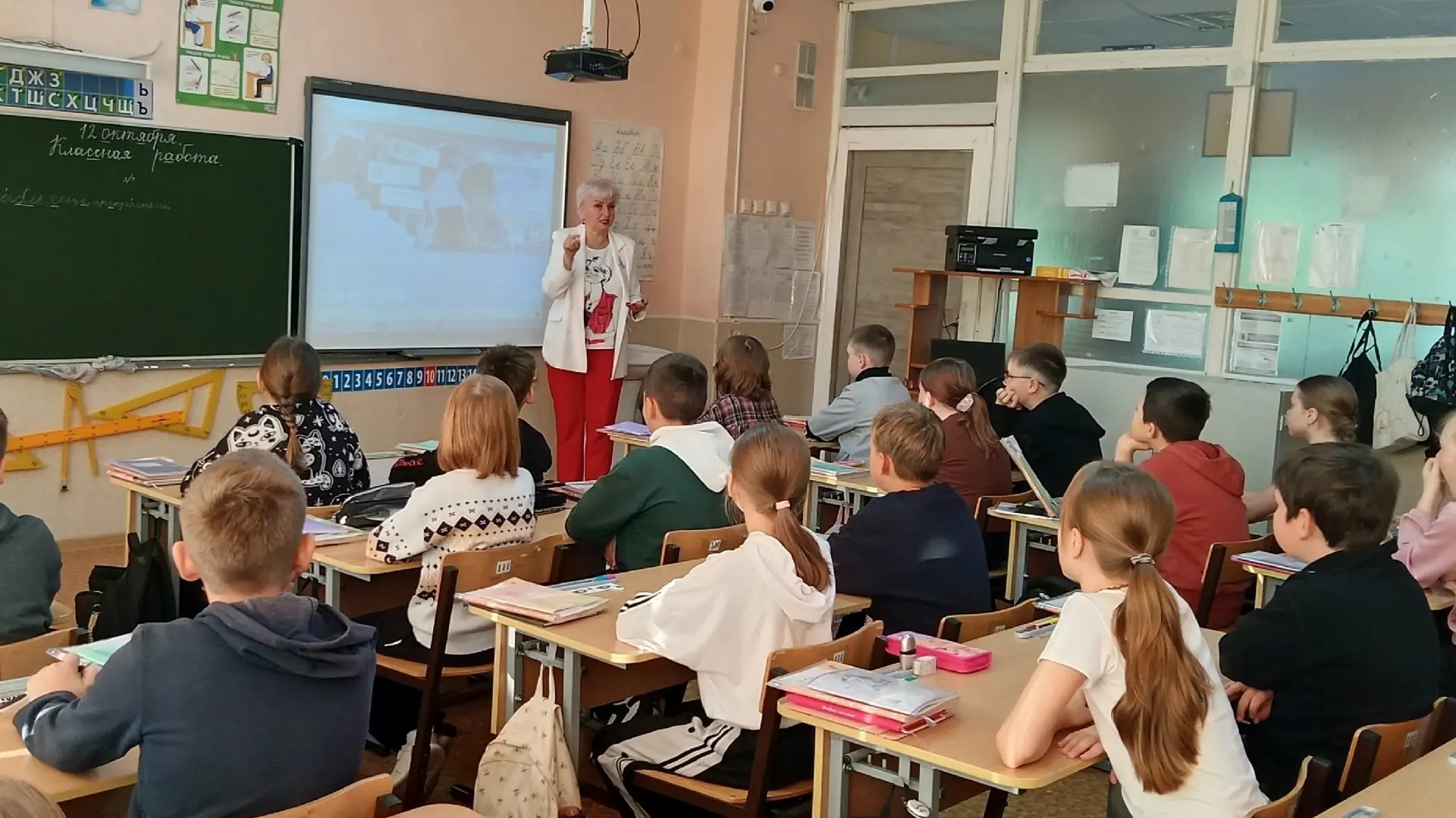В понедельник, 12 октября, в нашей школе прошли традиционные занятия из цикла «Разговор...