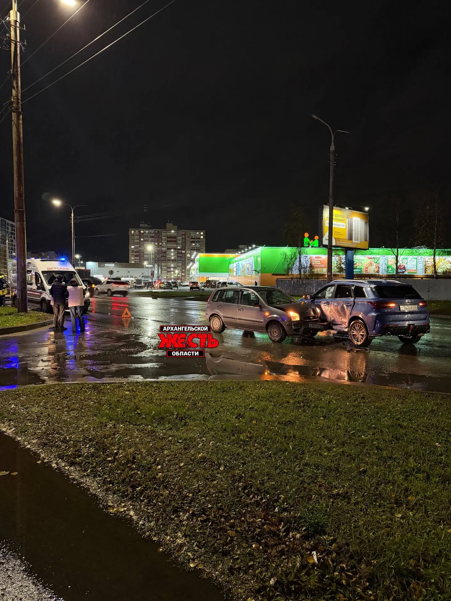 Вечернее ДТП на Московском. В одном из авто был ребенок, приезжала детская скорая.