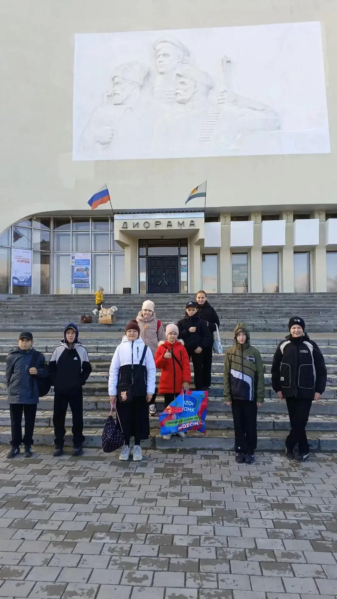 Ребята 6В классе сегодня отправились на экскурсию в диораму.