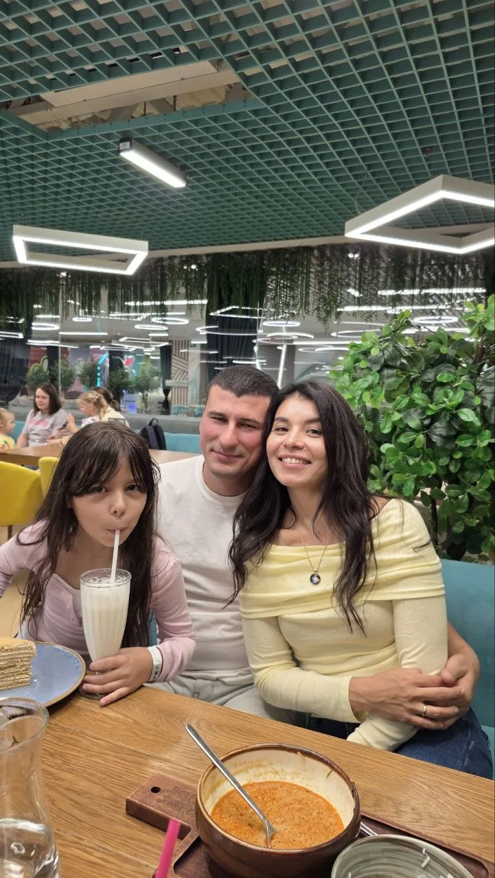 Мы с мужем отвезли старшую дочь Роксану (9лет) в Москву. Не на шопинг и не на экскурсии...