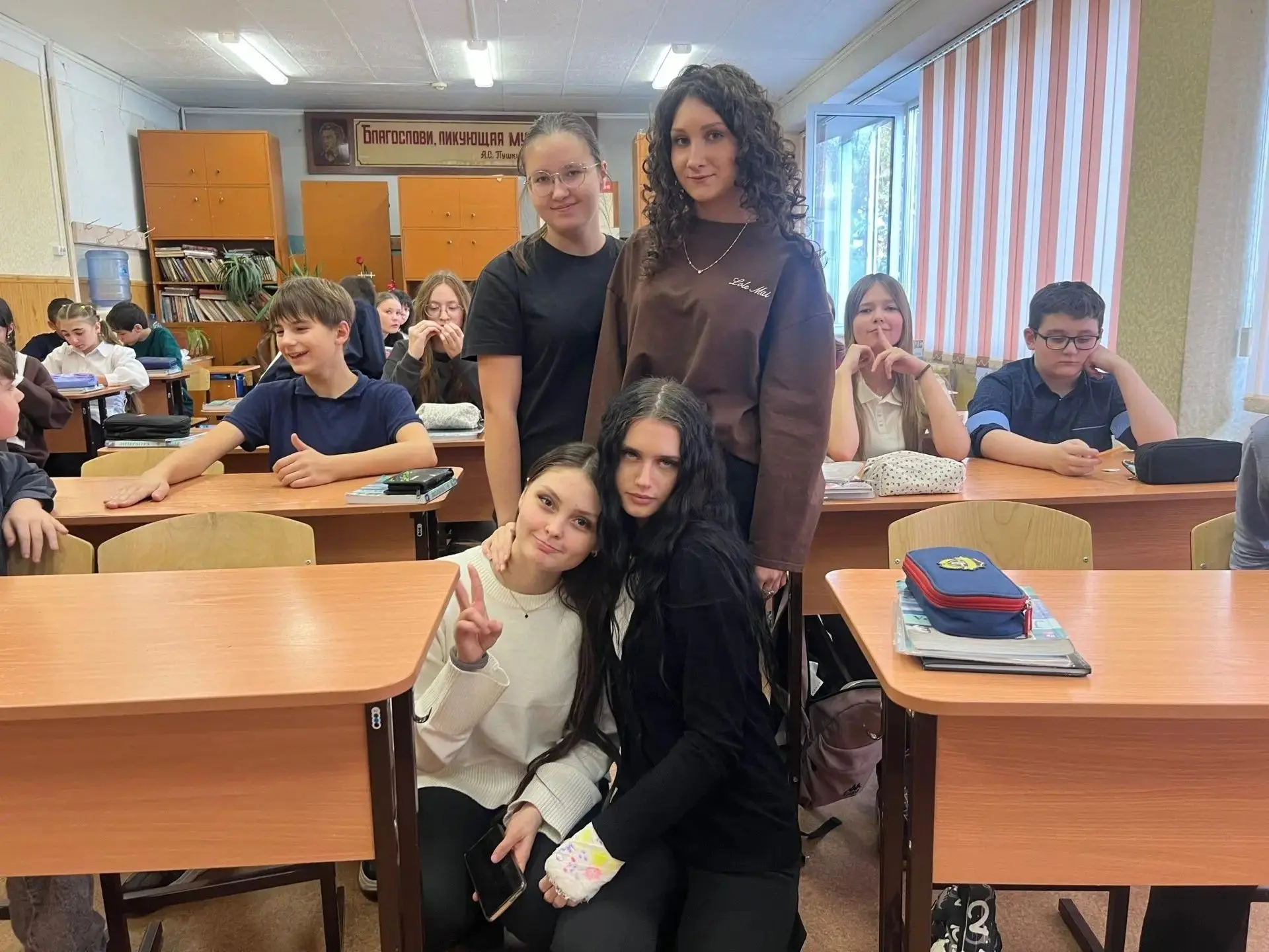 Гостевание 10 «А» объединило ребят из 1 «Б», 1 «В», 2 «А», 3 «А», 6 «А» и 9 «Б». Знаком...