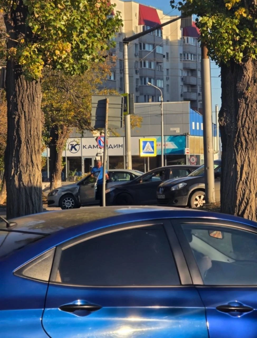 Авария на проспект Энтузиастов, столкнулись три автомобиля.