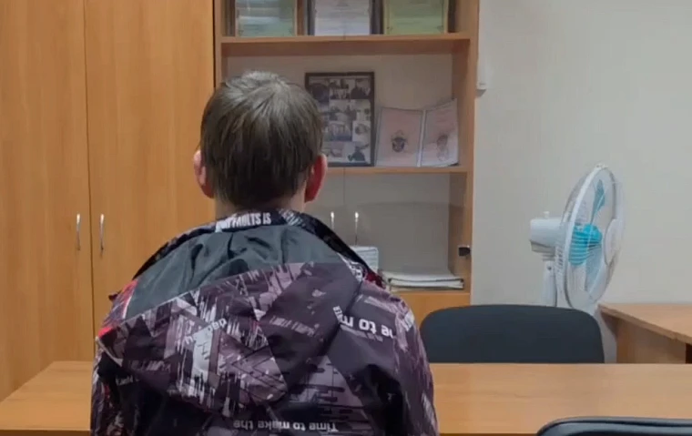 🚨 ПОДЖОГ ПОЛИЦЕЙСКИХ МАШИН: 17-летний подросток задержан на Урале!