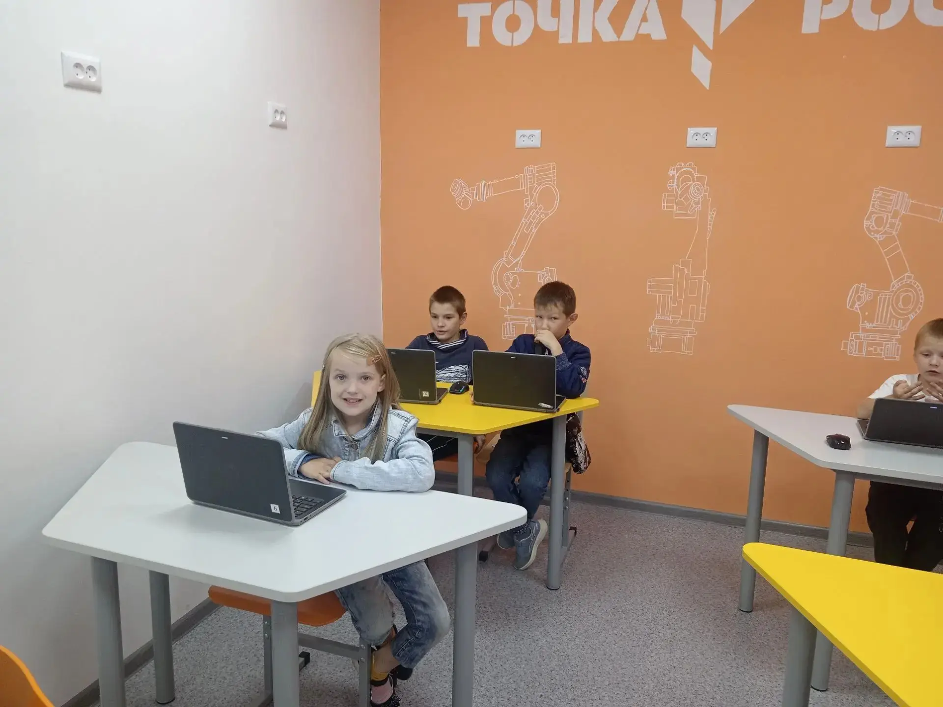 15.10.2026 г. Центр "Точка роста", занятие в кружке "Нескучная информатика" (руководите...