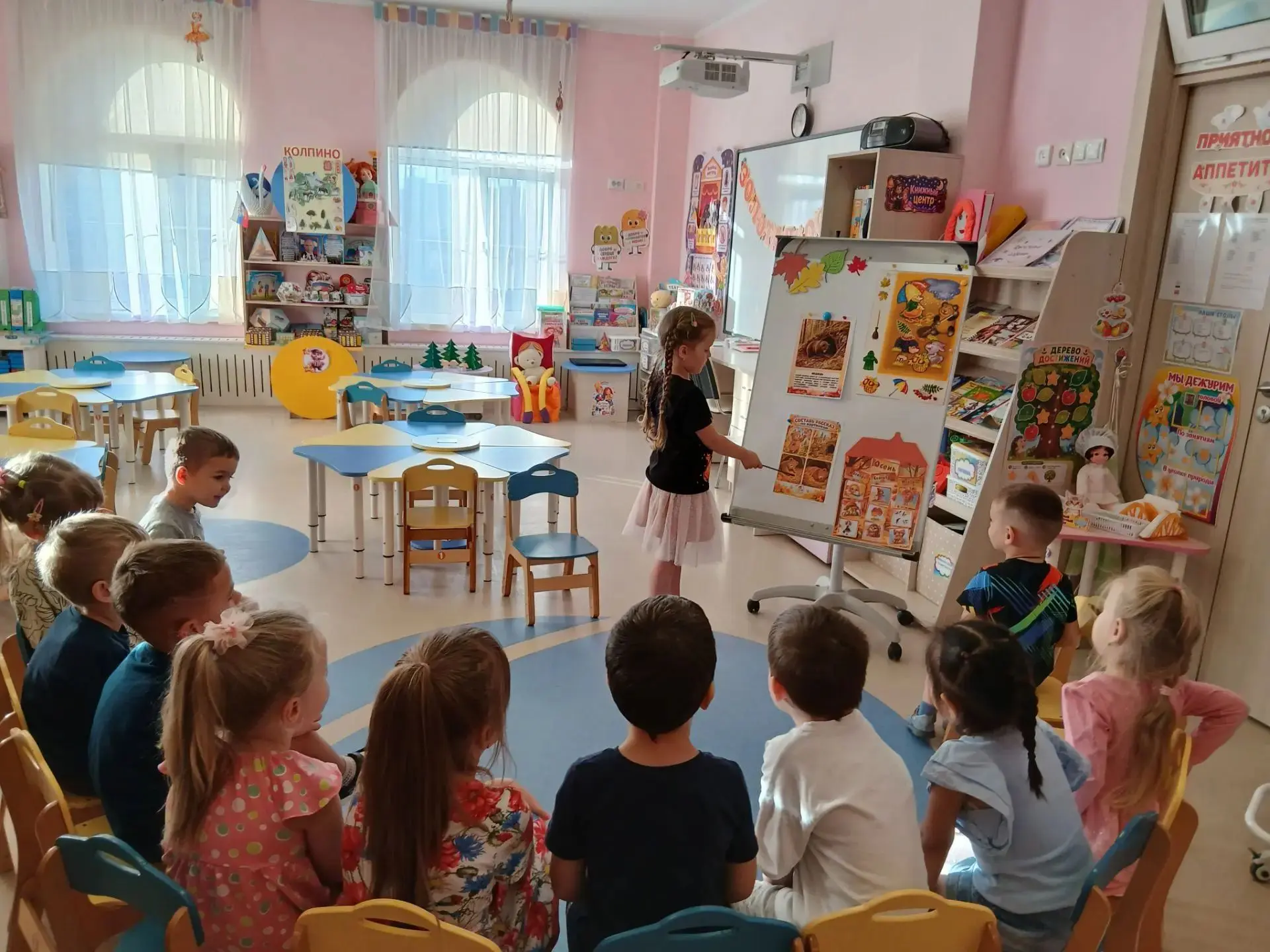 На занятии ребята из группы "Звёздочки" с увлечением составляли рассказ о том, как медв...