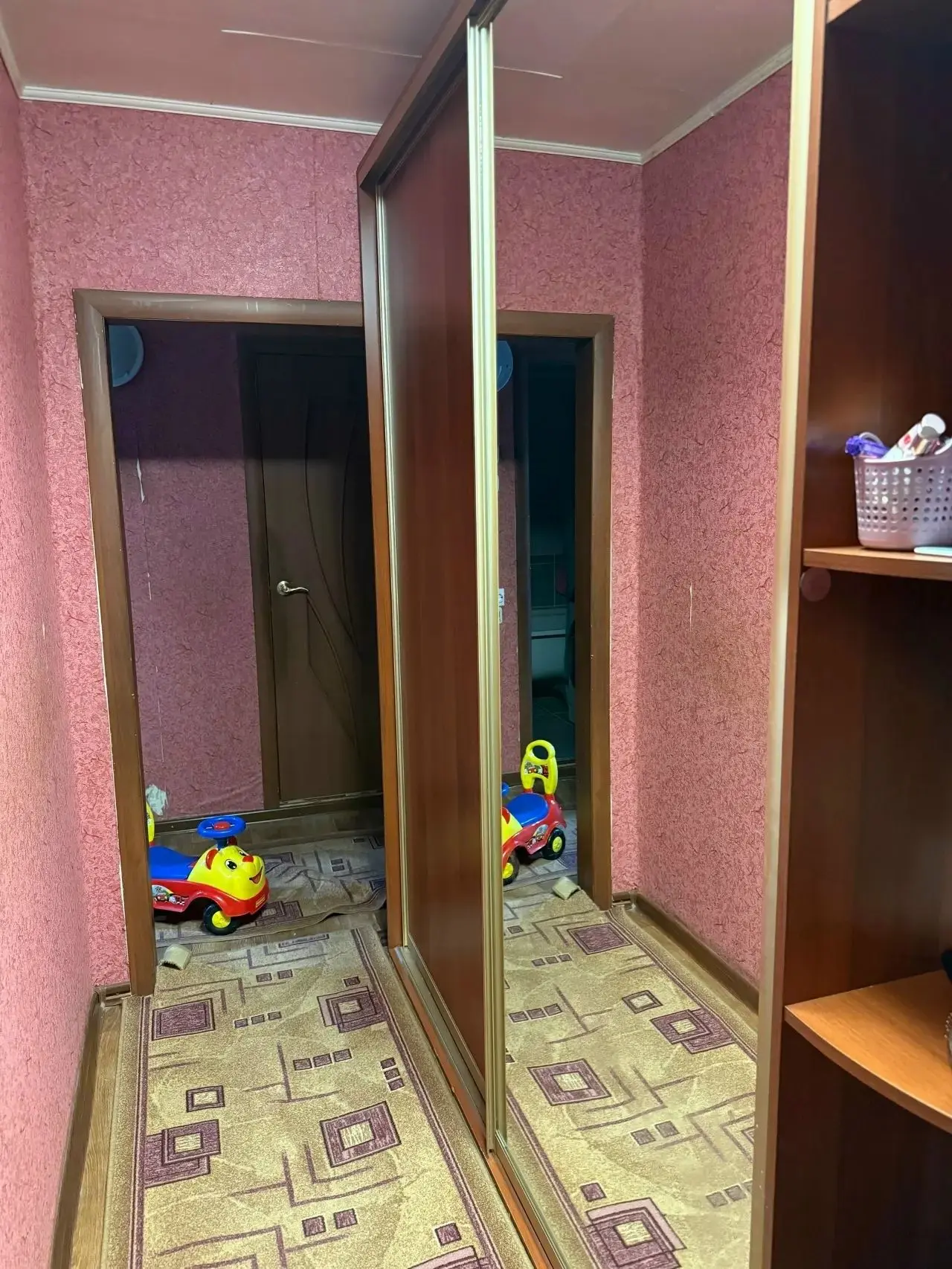 Отдаю бесплатно шкаф купе, высота 242, длина 240 ширина 50 самовывоз
