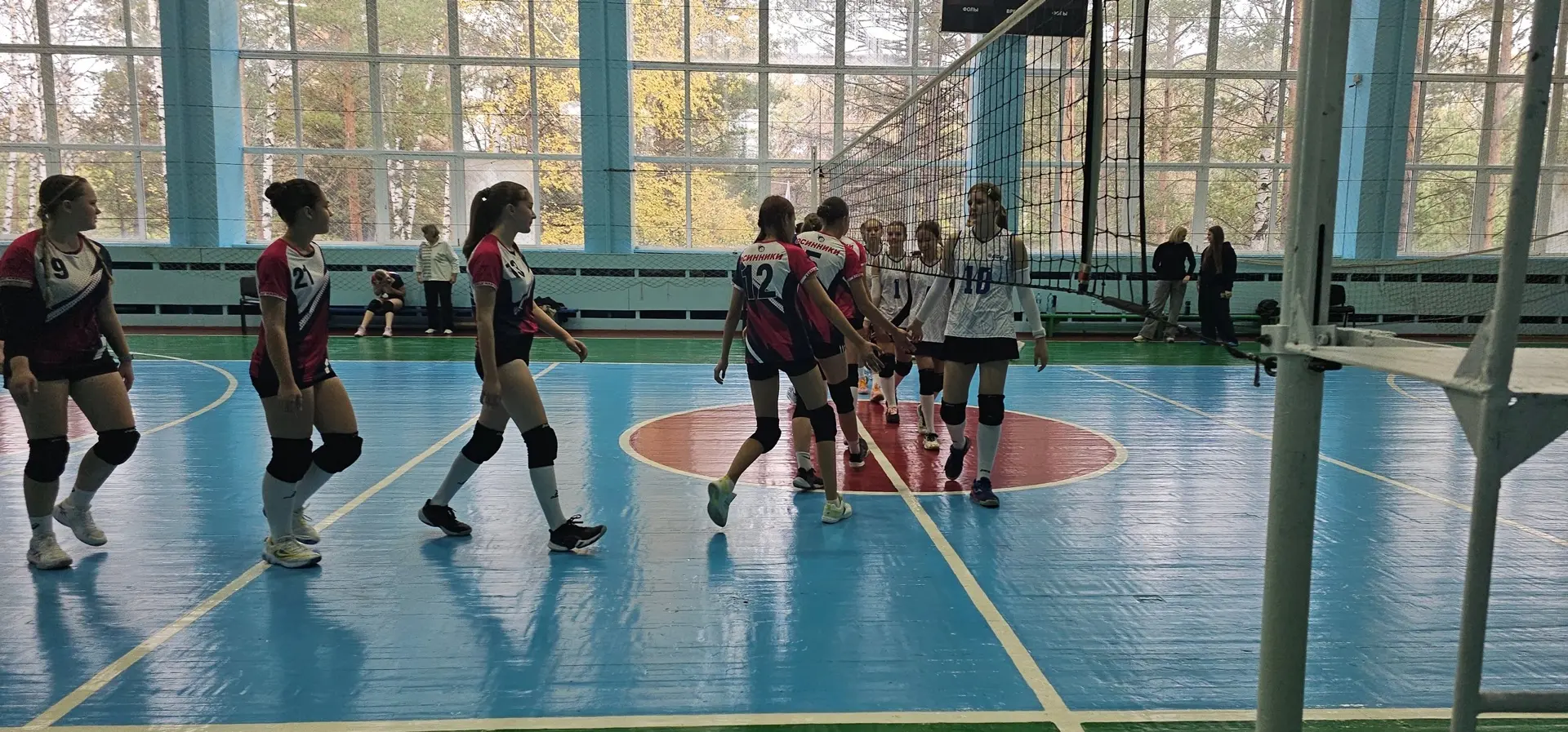 📢🏐 🍂 В спортивном зале спорткомплекса «Шахтёр» под руководством тренера-преподавател...