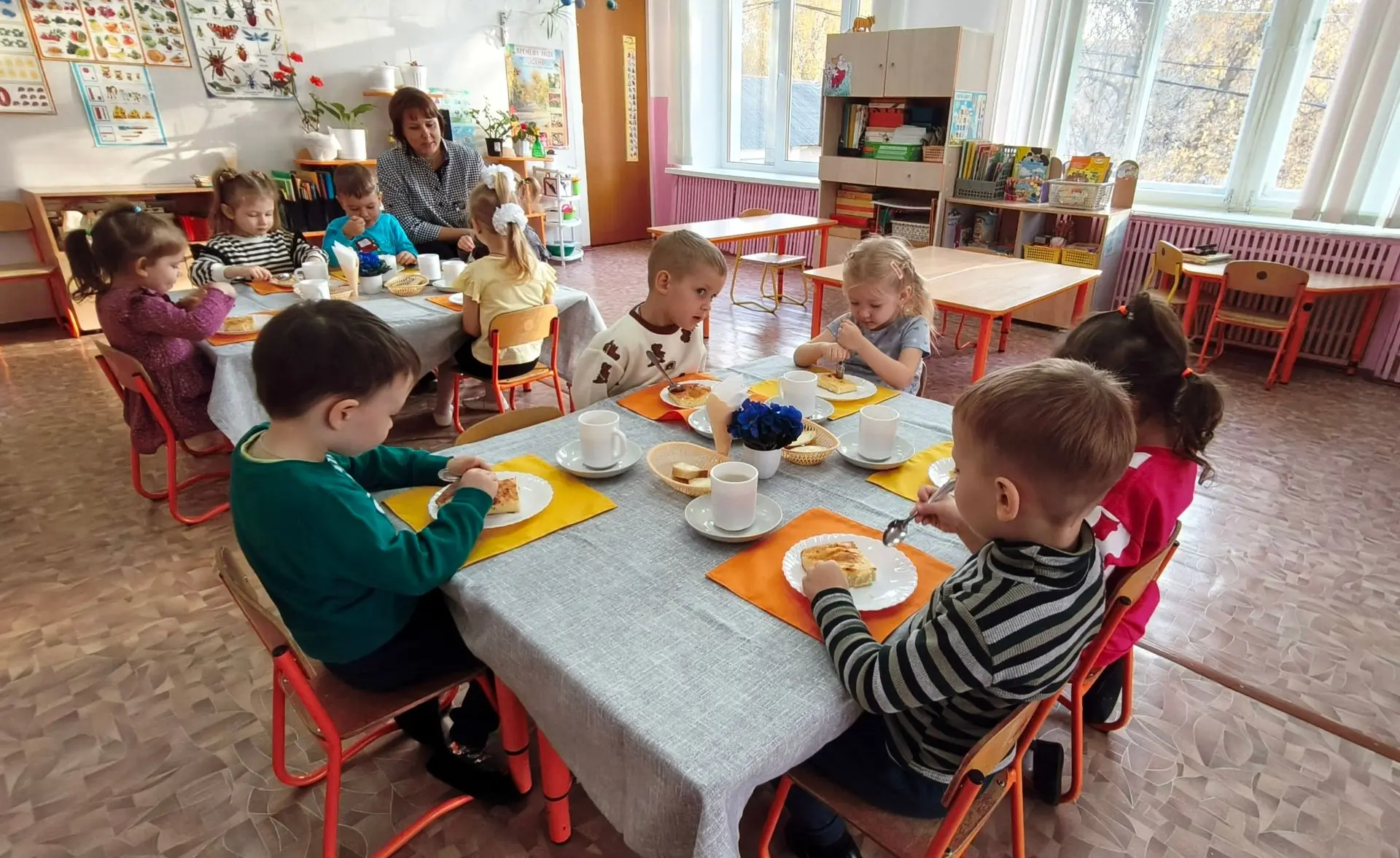 Сегодня в группе "Гномики" прошел  🥣☕ завтрак с заведующей детского сада. Елена Валент...