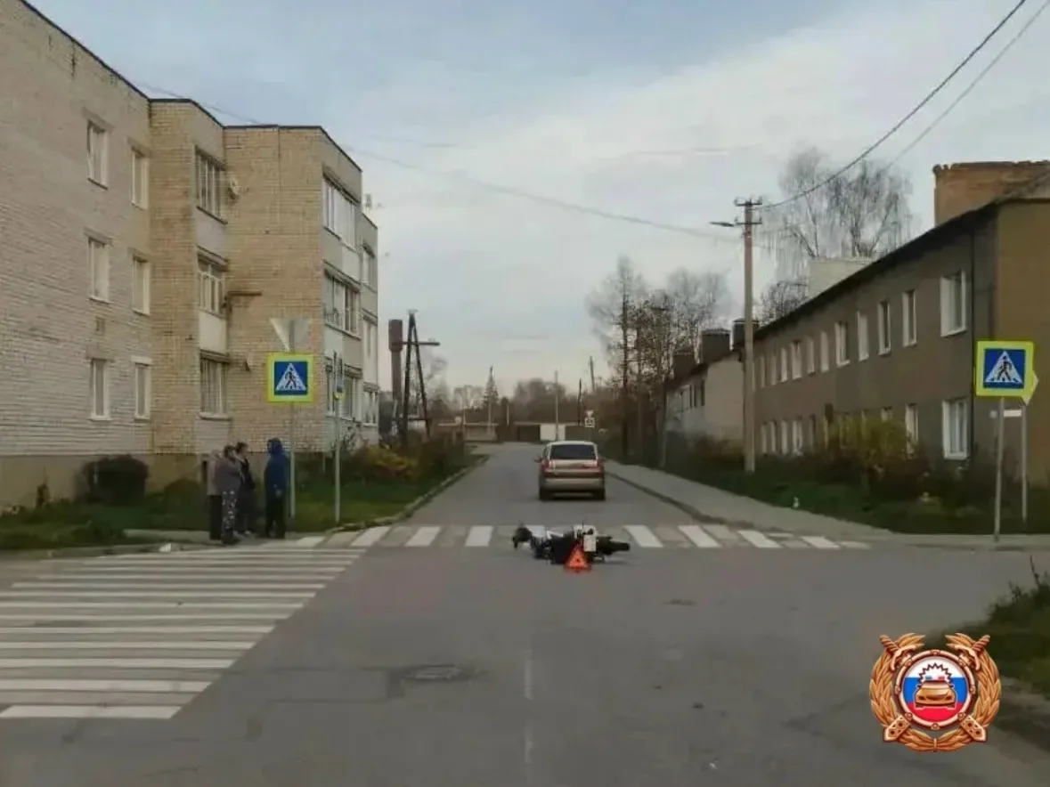 Появились кадры с места ДТП с мотоциклистом в Тверской области