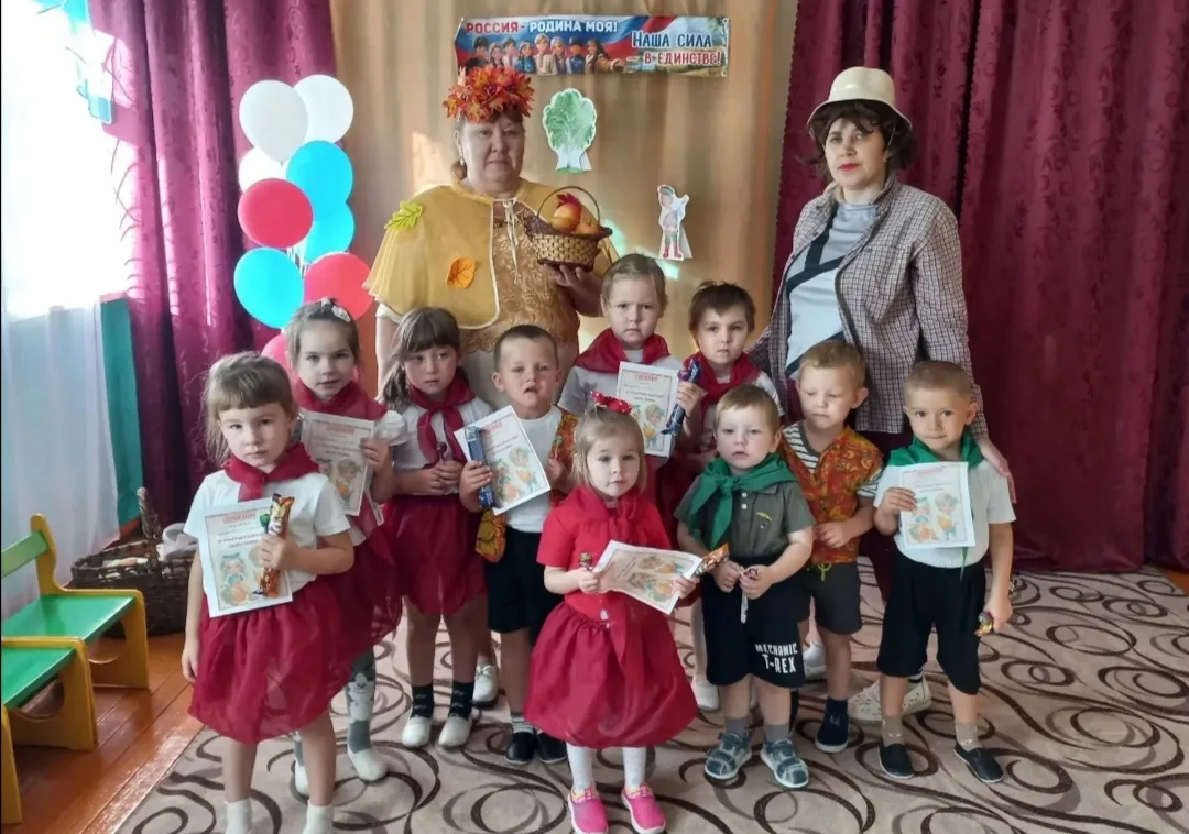 В детском саду «Солнышко» прошло весёлое осеннее развлечение «Разноцветная осень». Праз...