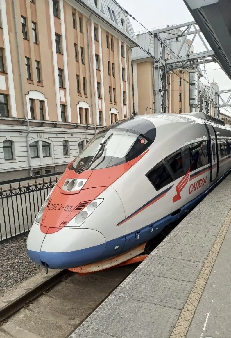 🎁 Где в Москве именинникам дарят подарки и скидки