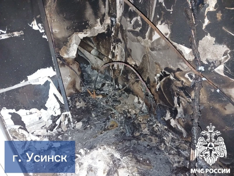В Усинске загорелось здание административно-бытового комплекса на Заводской