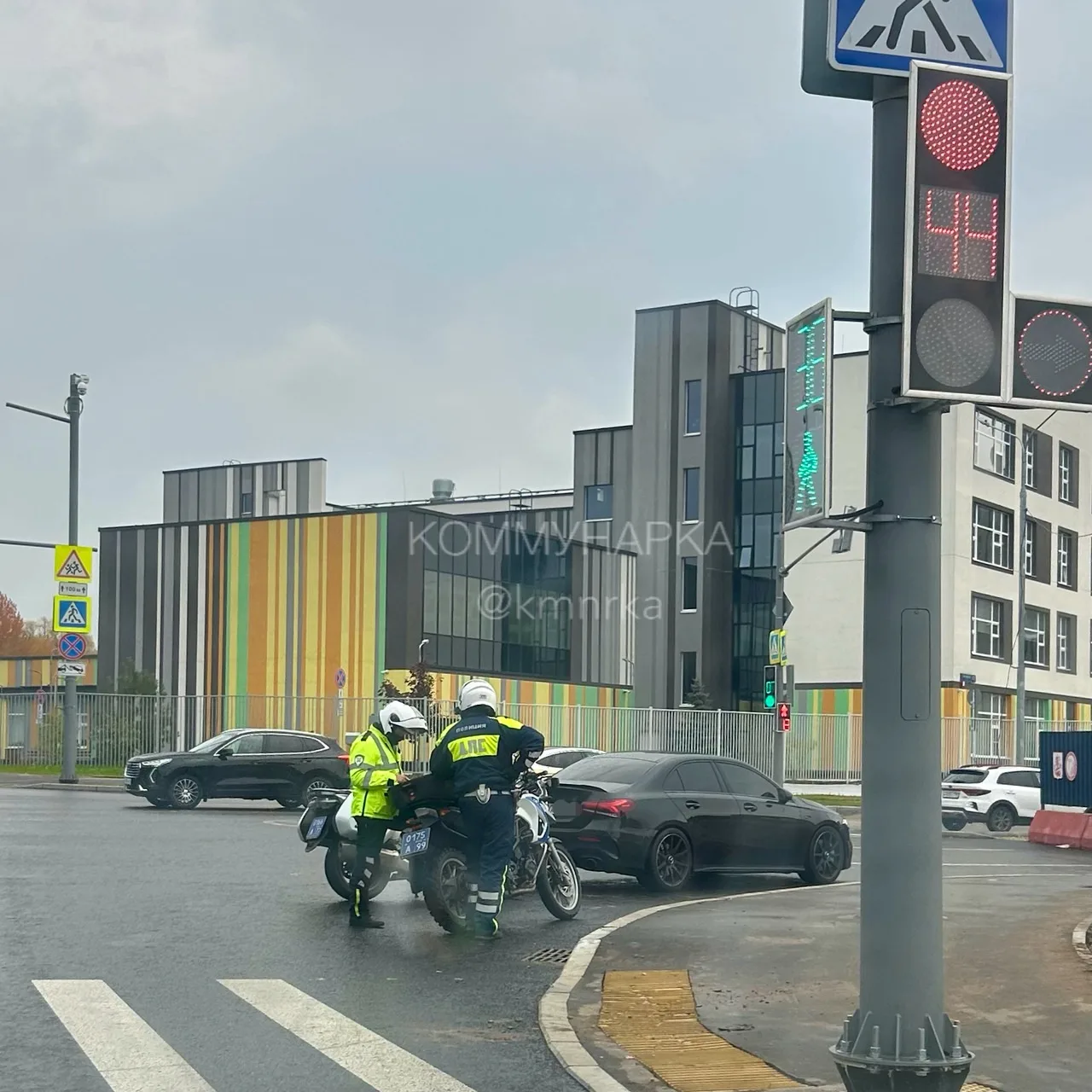 Наш мотобат нас бережет, а еще ловит за тонировку😉