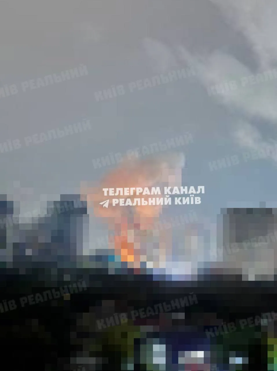 ❗️ В Киеве после прилёта поднимается дым