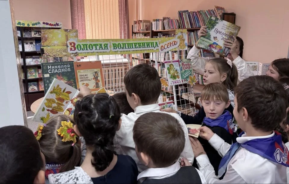 Сотрудники отдела обслуживания дошкольников и младших школьников КЧРДБ им. С.П. Никулин...