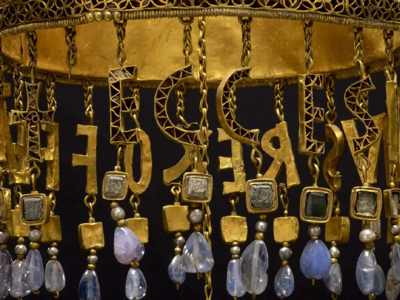 Корона Реккесвинта — вотивная корона, подаренная церкви королем вестготов Реккесвинтом ...