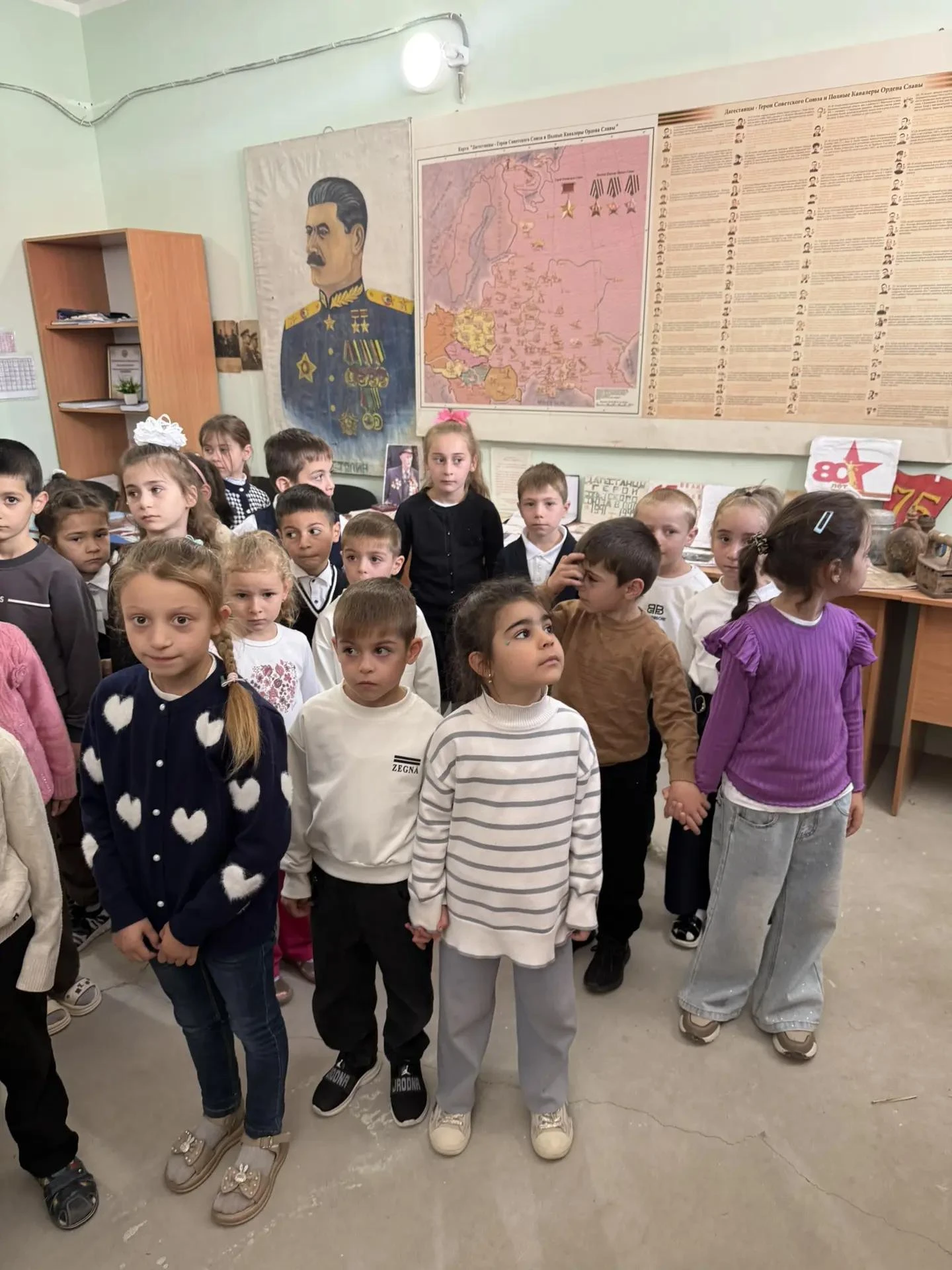 🏫✨ Дошколята в гостях у истории: группы кратковременного пребывания посетили школьный ...