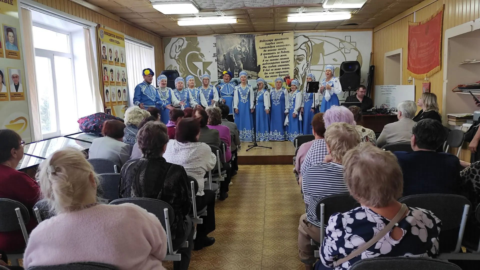 Ветерам-медикам подарили концерт, цветы и бытовую технику🍁🌷🌻