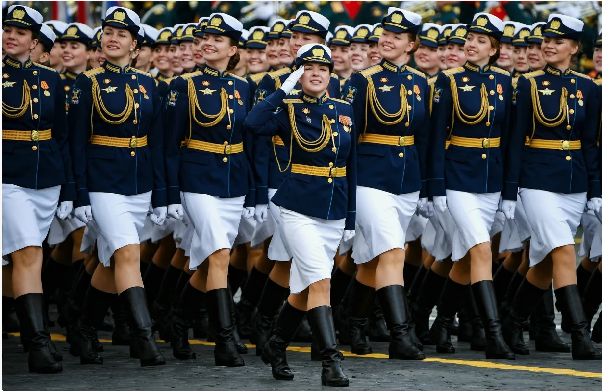 В РФ могут увеличить предельный возраст службы женщин-военных