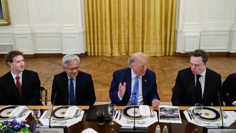 «Коридор возможностей»: почему именно сейчас Трамп требует смены власти на Украине