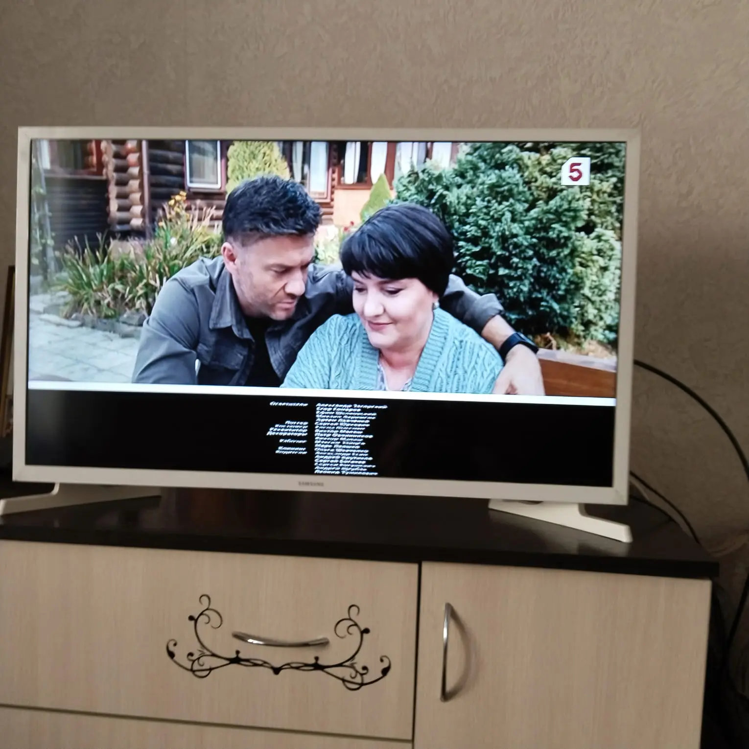 Продаю телевизор Samsung 32" 80 см в белом корпусе. Работает отлично. Приставка не нужн...