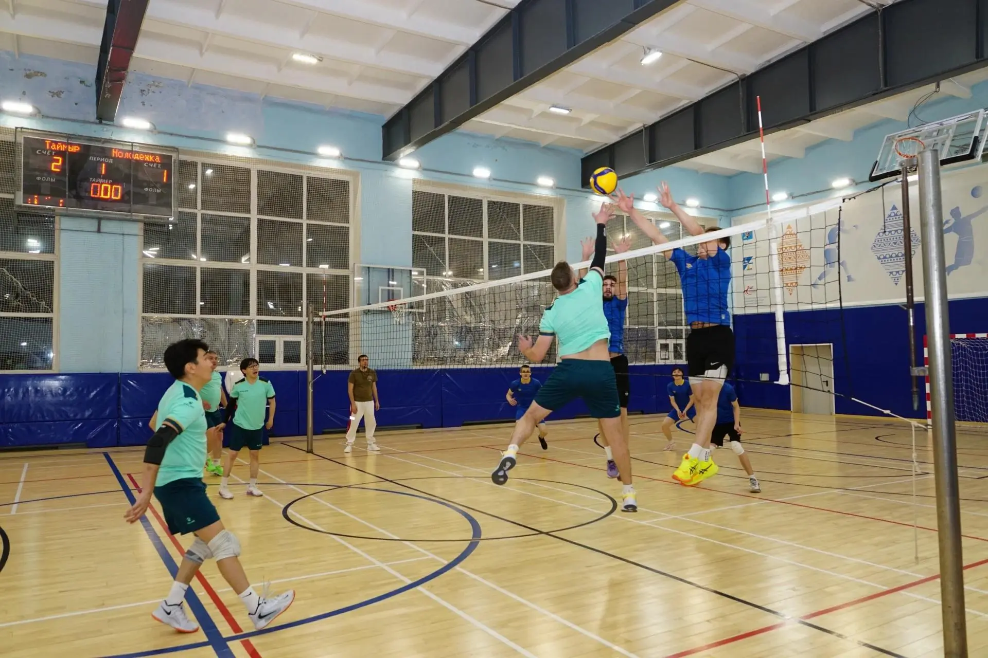 🏐 На Таймыре прошёл турнир по волейболу и мини-футболу ко Дню народного единства