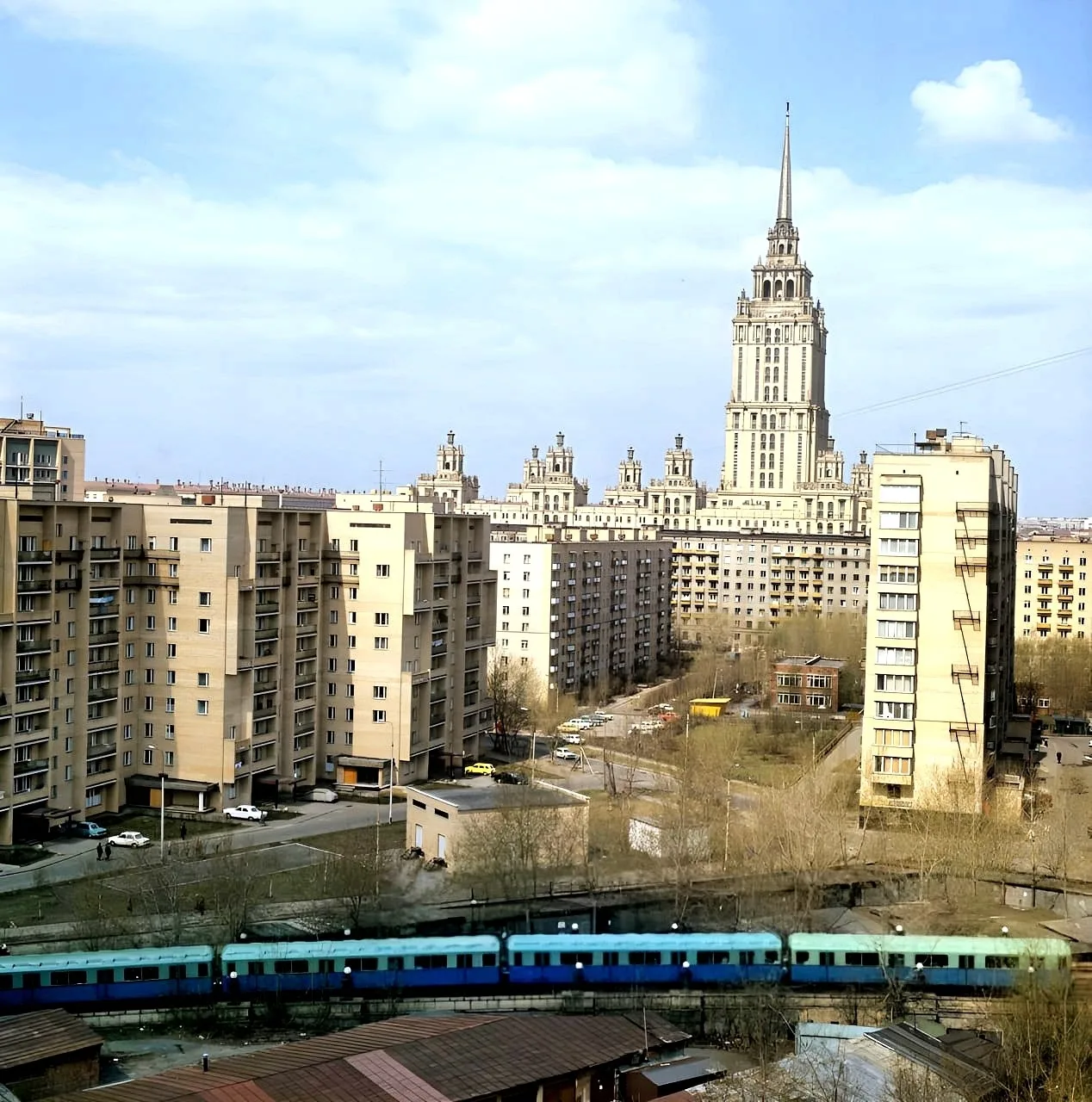 Вид на гостиницу «Украина»