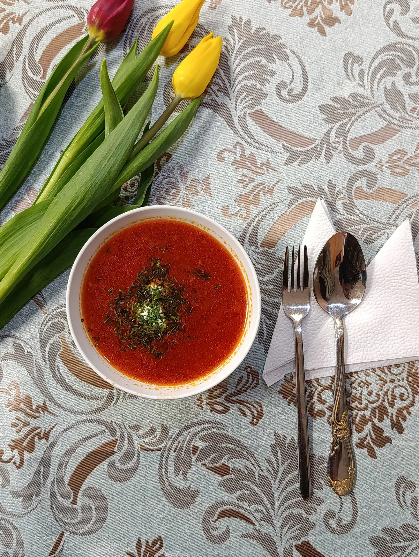 🍲 Когда кто-то вздыхает: «Ну кто же, если не женщина, будет варить щи да борщи?» — хоч...