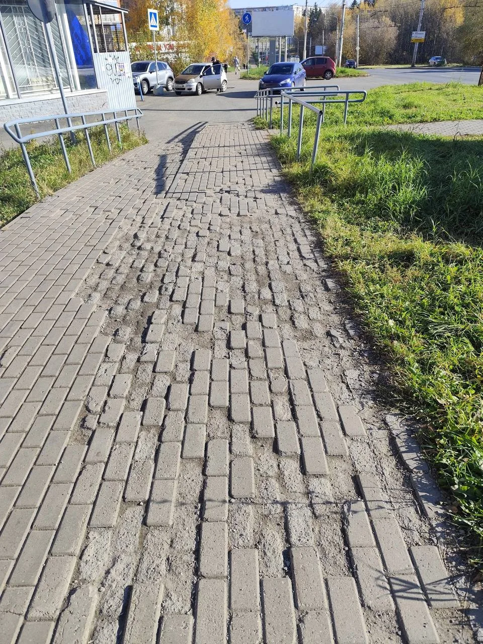 Тротуар на улице Ворошилова. Без комментариев...