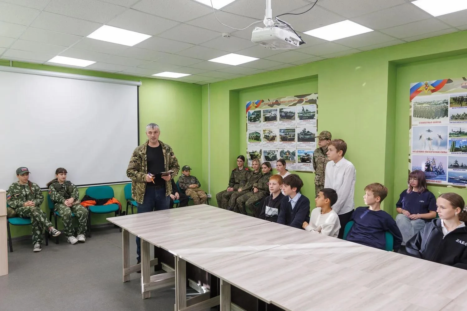 На базе молодежного центра «Спутник» прошел практический семинар по беспилотным летател...