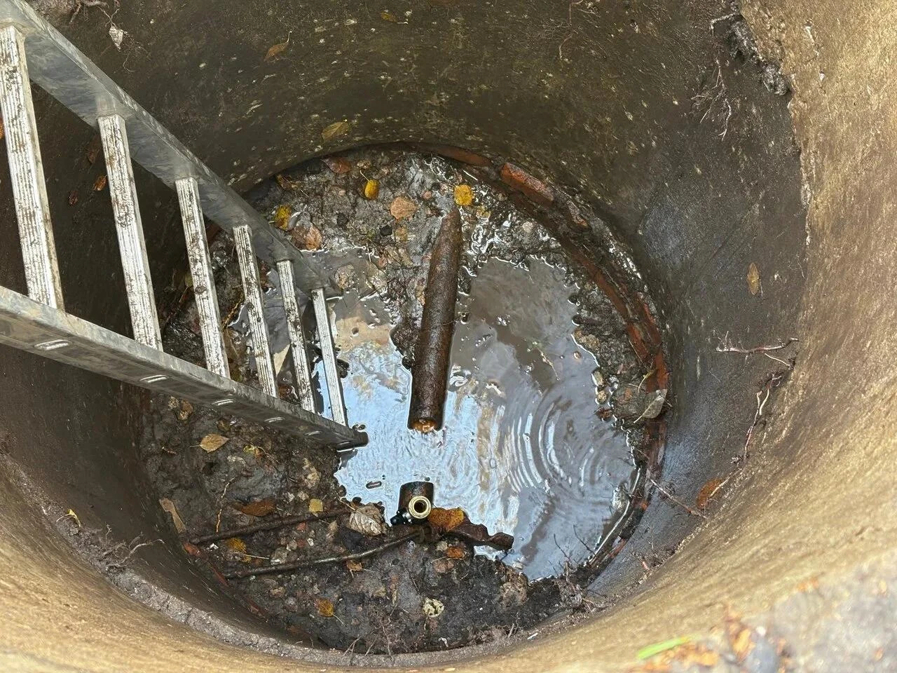 🚰 Течь на Клубной, 6 и 8 устранена!